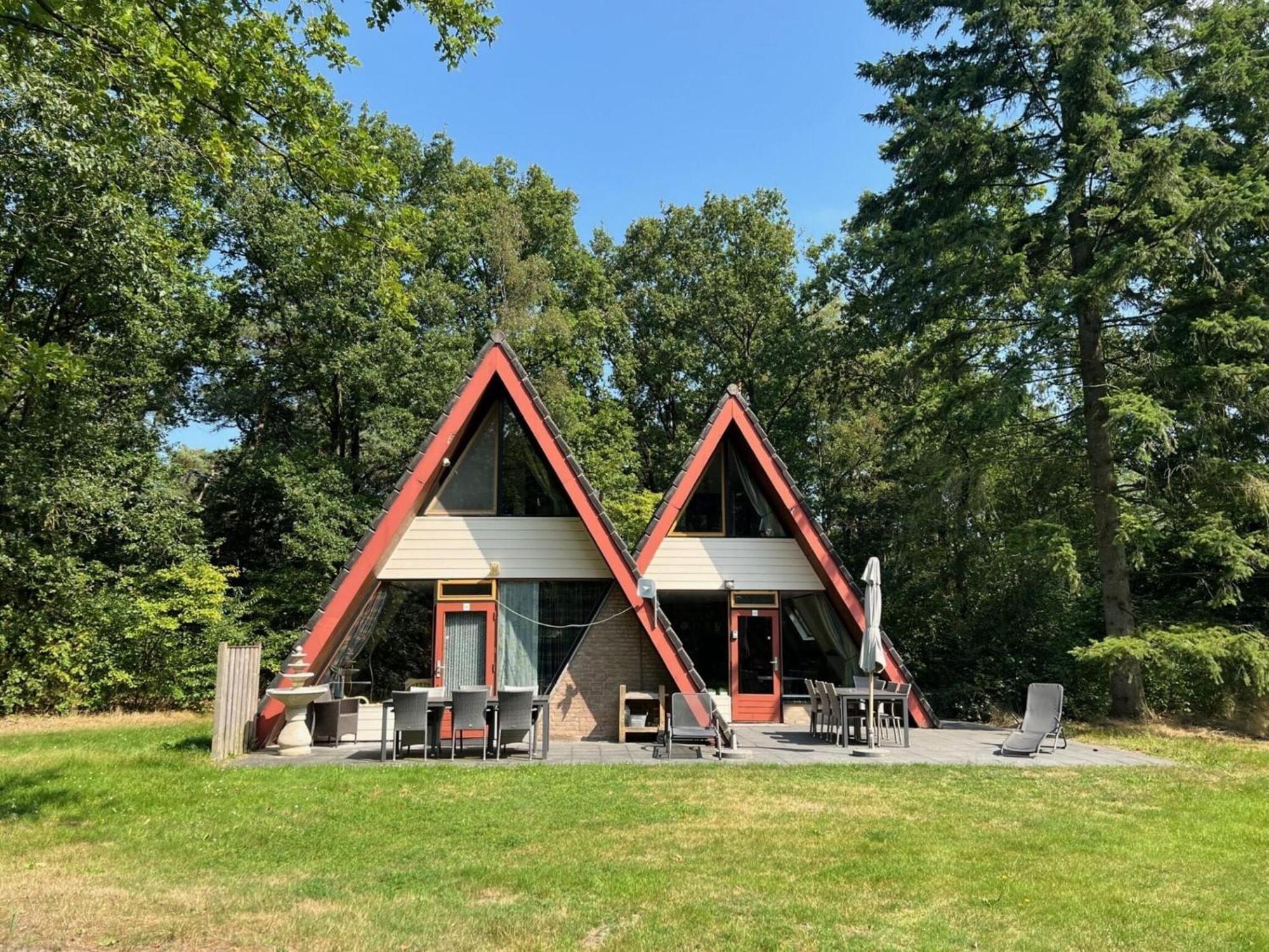 Lovely Holiday Home In Limburg Amid Lush Forest Stramproy Екстер'єр фото